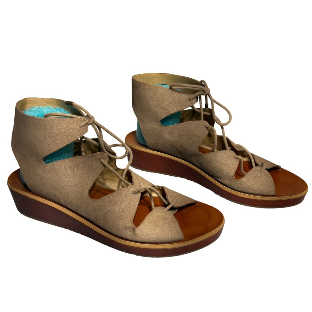 Lucky Brand Hipsta Wedge Sandals Womens 10M Taupe Leather Lace Up Gladiator Shoe